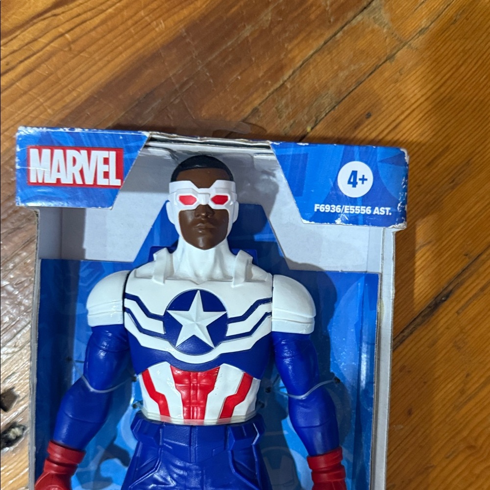 Captain America Action Figure (9") with Shield Marvel Mighty Hero Series NIB - Picture 2 of 10